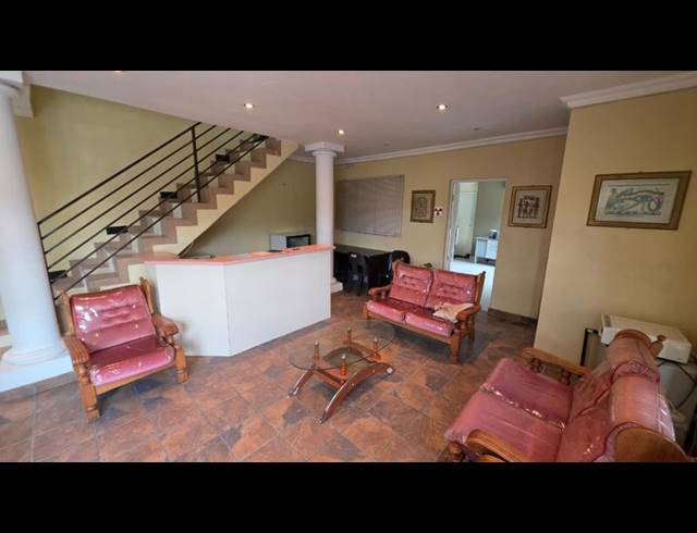 OFFICE PROPERTY TO RENT IN CROSSMOOR